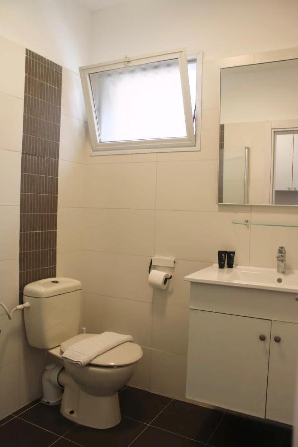 Zimmer Ba'Ir Kefar Sava Exterior foto
