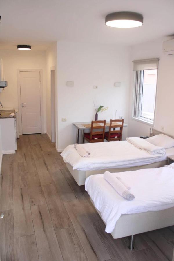 Zimmer Ba'Ir Kefar Sava Exterior foto