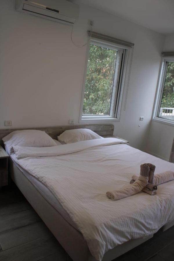 Zimmer Ba'Ir Kefar Sava Exterior foto