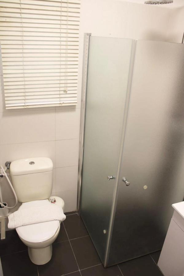 Zimmer Ba'Ir Kefar Sava Exterior foto