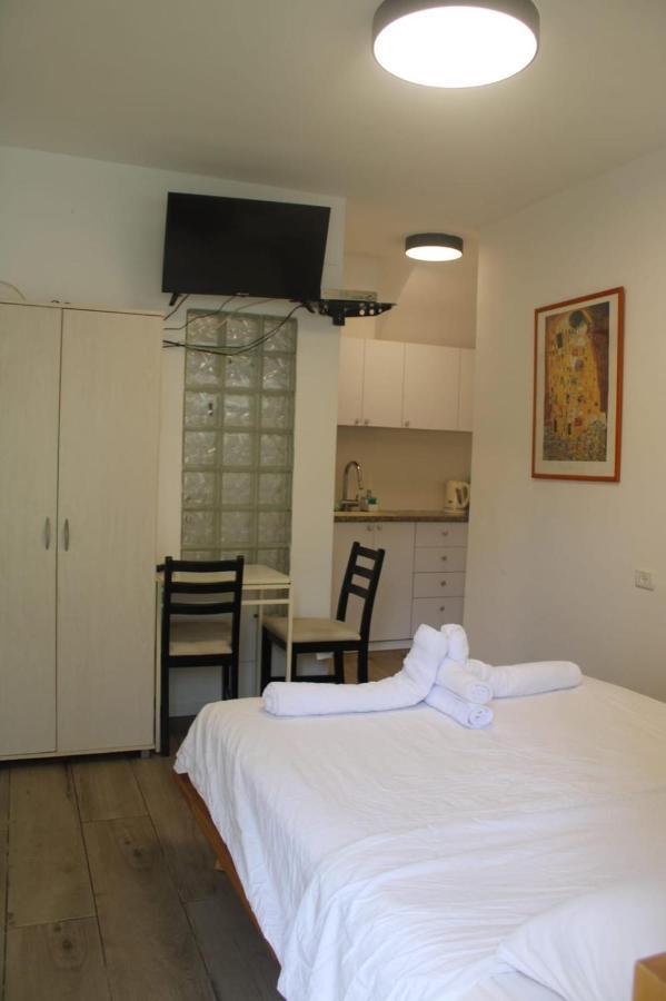 Zimmer Ba'Ir Kefar Sava Exterior foto
