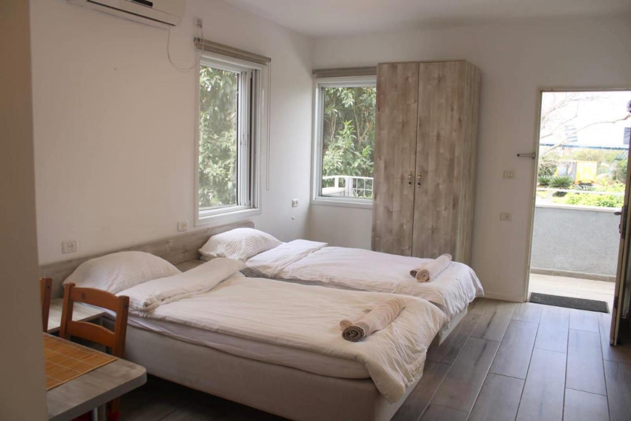 Zimmer Ba'Ir Kefar Sava Exterior foto